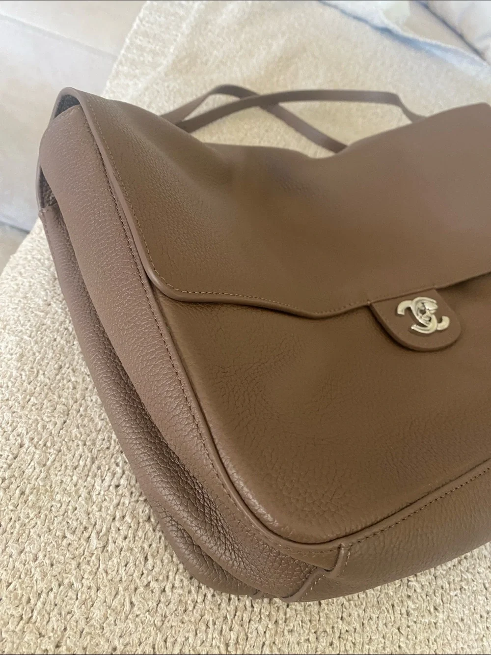 Beautiful taupe purse 👜 - Picture 3 of 7